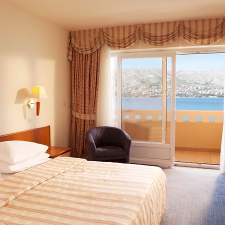 Family Hotel Pagus Паг Экстерьер фото