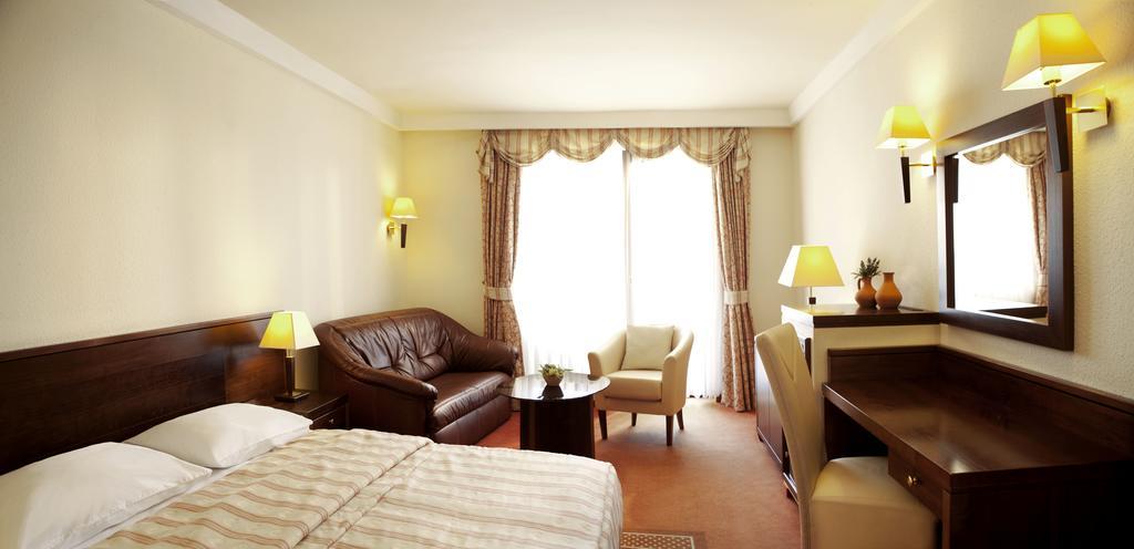 Family Hotel Pagus Паг Экстерьер фото