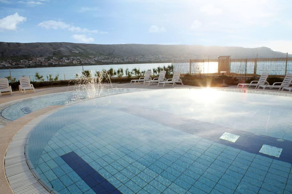 Family Hotel Pagus Паг Экстерьер фото
