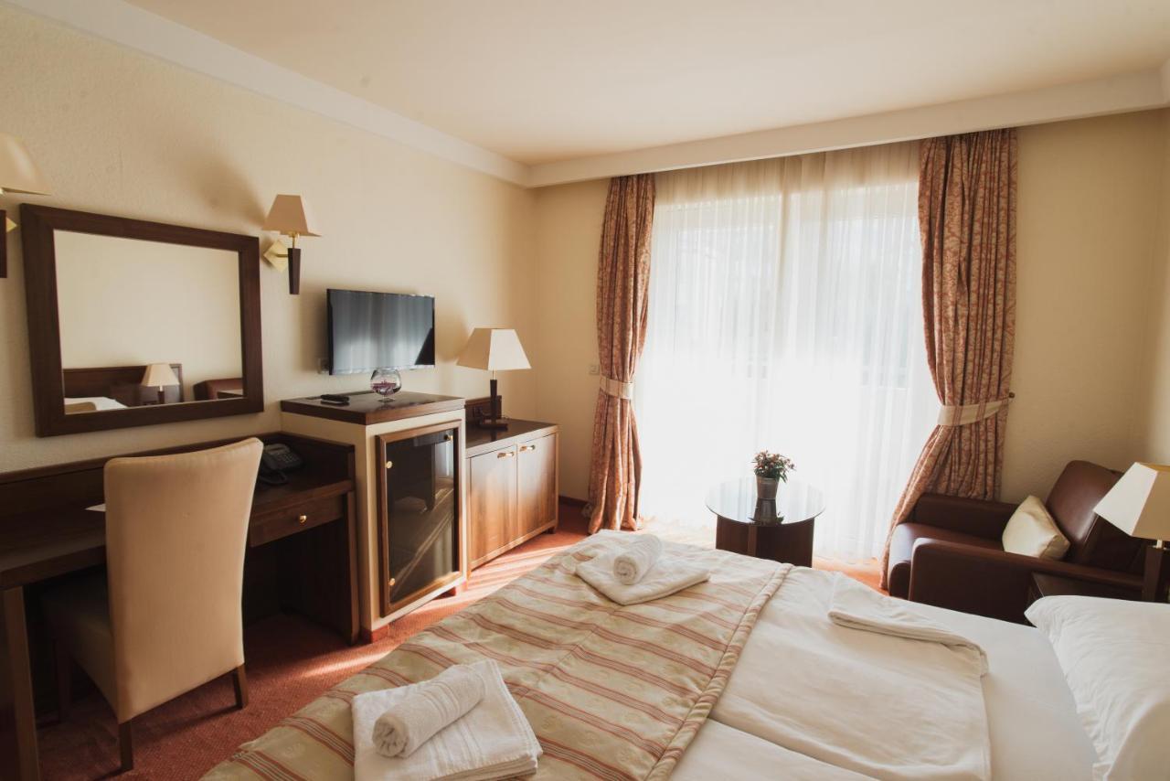 Family Hotel Pagus Паг Экстерьер фото