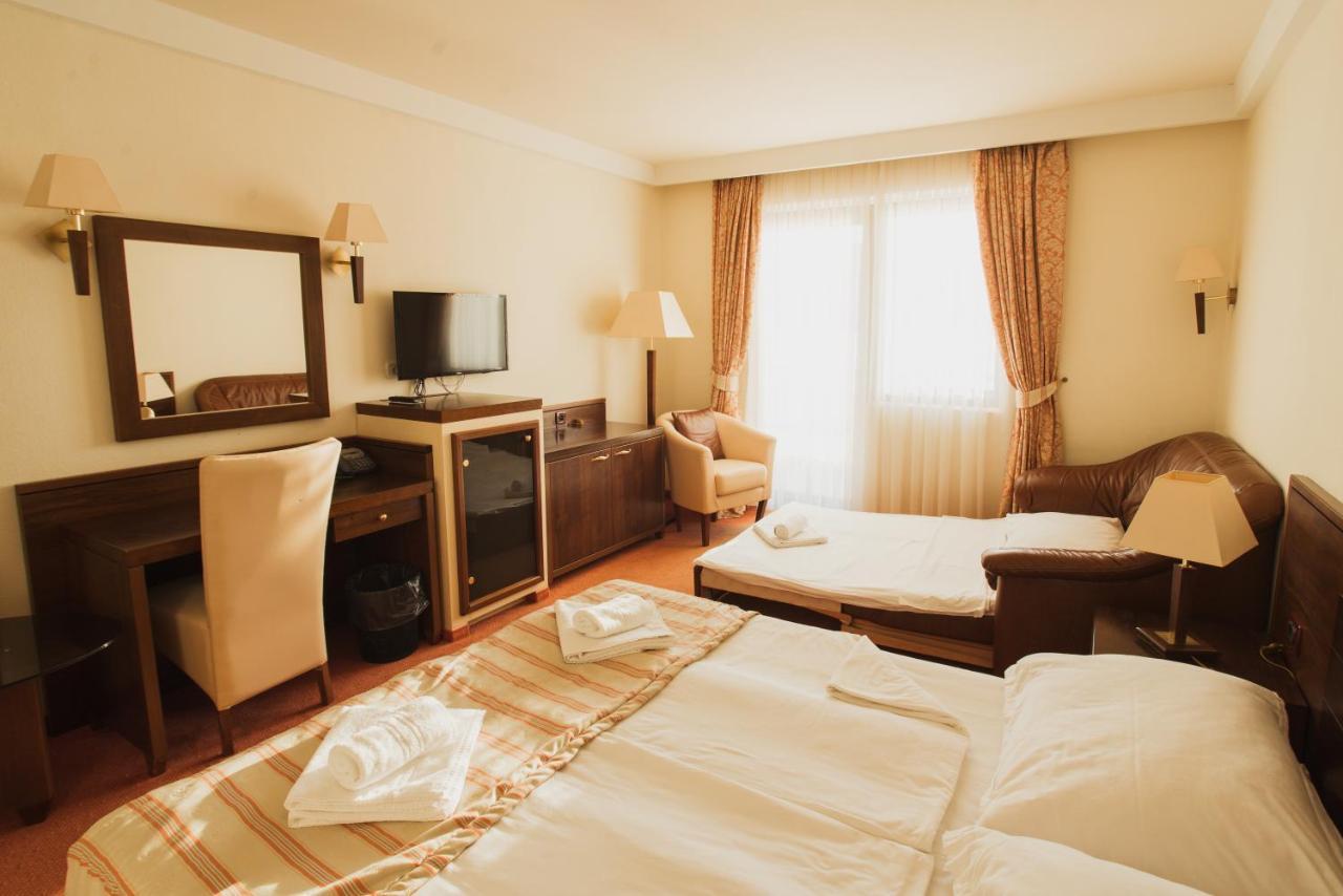 Family Hotel Pagus Паг Экстерьер фото