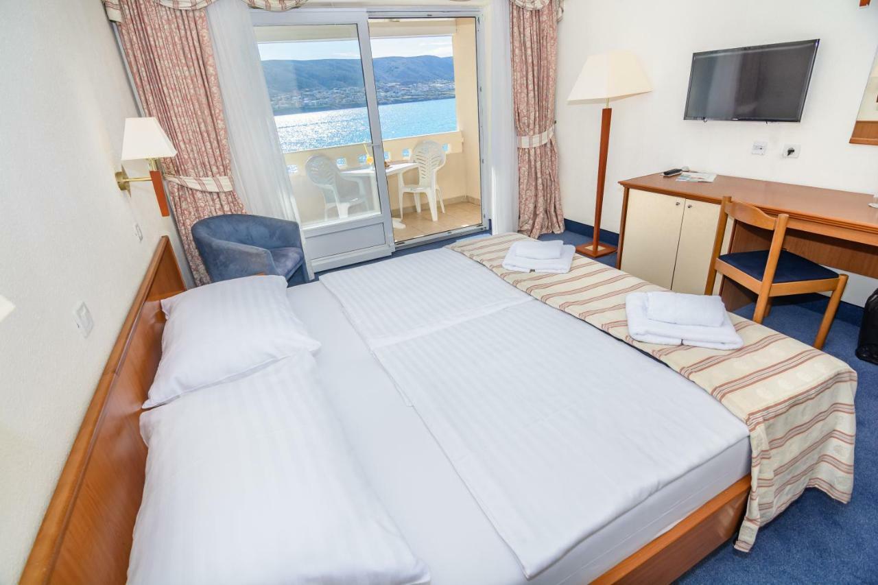 Family Hotel Pagus Паг Экстерьер фото