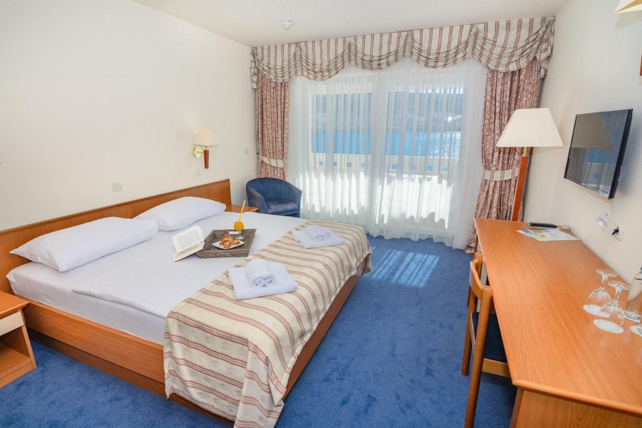 Family Hotel Pagus Паг Экстерьер фото